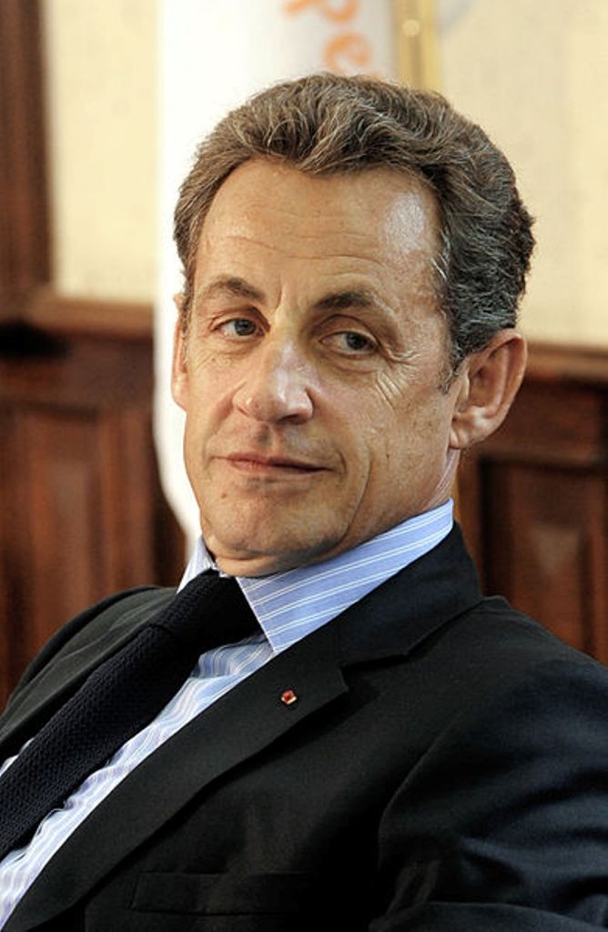 Ngày 16 tháng 5 năm 2007, Nicolas Sarkozy trở thành Tổng thống thứ 23 của Pháp. Sarkozy giành được 53,4% trong khi đối thủ của ông chỉ nhận được 46,6% phiếu bầu. Số cử tri đi bầu đạt 85,5 %, mức cao nhất kể từ năm 1981 cho tới năm 2012. Sarkozy nổi tiếng với lập trường bảo thủ trong các vấn đề luật pháp và trật tự, cùng khát vọng xây dựng một mô hình kinh tế mới cho nước Pháp cũng như khuyến khích một nền kinh tế tự do theo cung cách của Anh và Mỹ. Tuy nhiên, tới ngày 06 tháng 5/2012, ông Sarkozy đã bị François Hollande của Đảng Xã hội đánh bại trong cuộc bầu cử năm 2012.